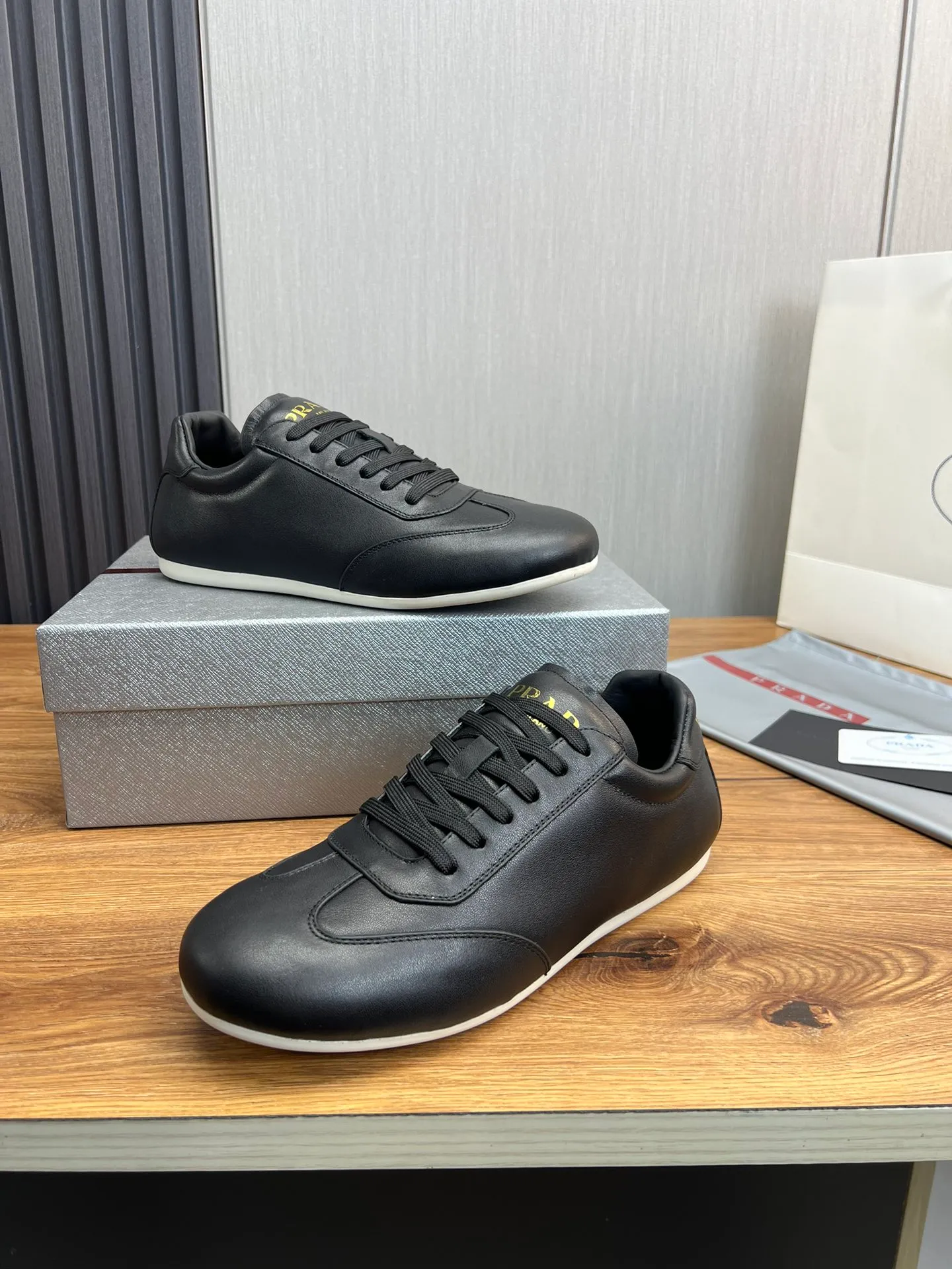Men's shoes 💰520💰 [PRADA] Men's shoes are popular in the counter, official website is synchronized, 1 high-quality shipment ✔️Original cowhide spliced ​​with high-end waterproof cloth + cowhide lining, 1🆚1 replica, original sole, 38-45 (45 customized, non-refundable)